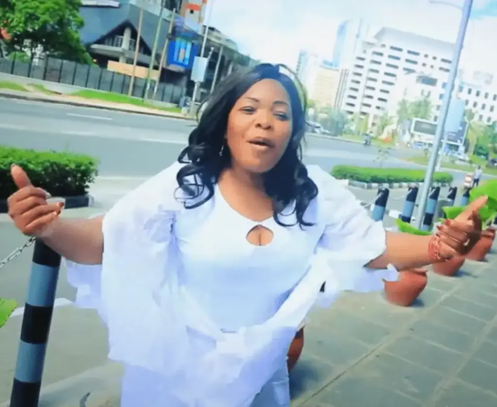 Flora Mwenda – Amefanya Yesu