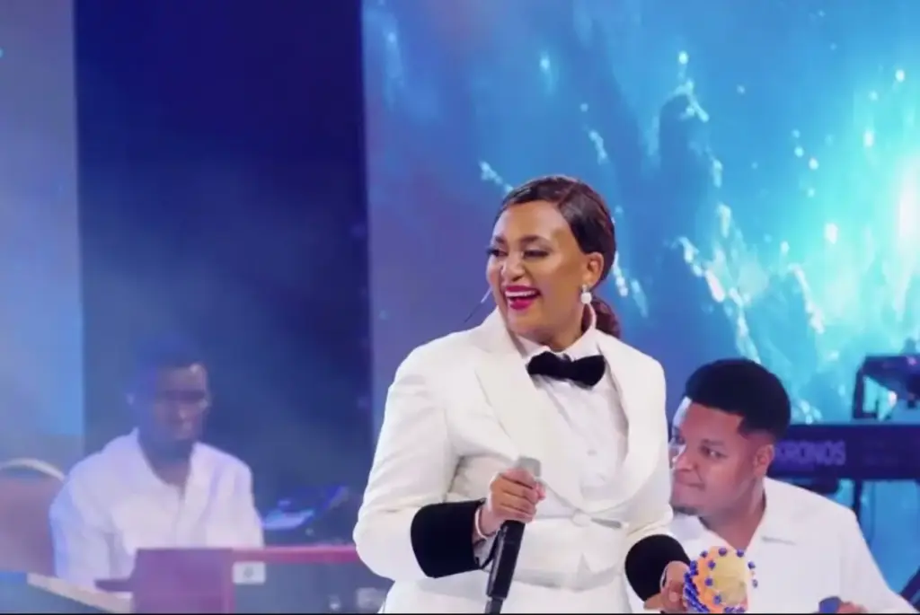 Bella Kombo – The Joy Of The Lord